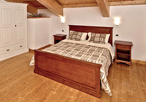 Bedroom with queen-size bed. B&B Locanda Incantata.